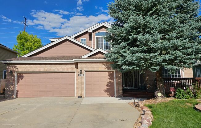 $500 Move in incentive! Gorgeous 4 bedroom Boulder home! Available Now!
