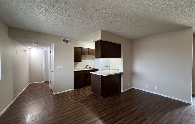 1 bed, 1 bath, 650 sqft, $900, Unit 9