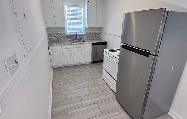 1257 McDuff Ave S 6 Plex