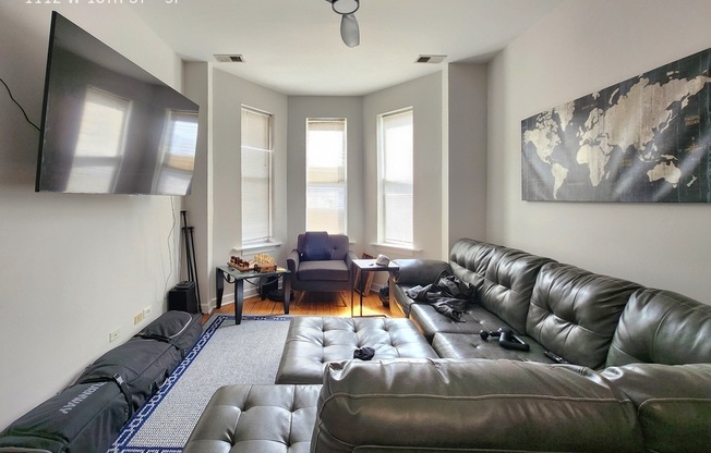 1112 W 18 ST