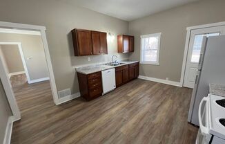 3 beds, 1 bath, 950 sqft, $995