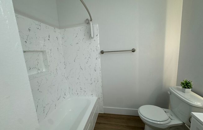 2 beds, 1 bath, $2,225, Unit 072#205