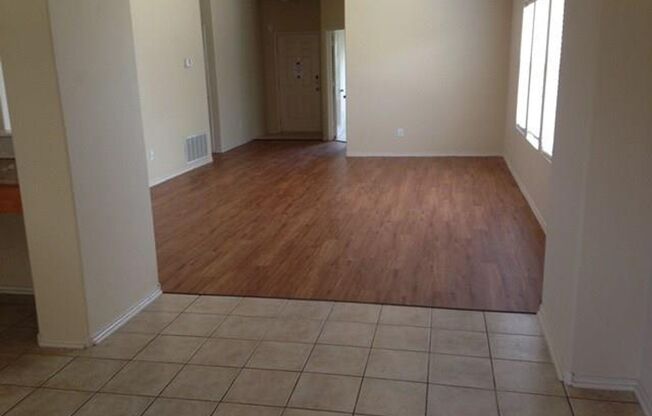 Spacious 3bdrm/2bth Home in Old Town Village!