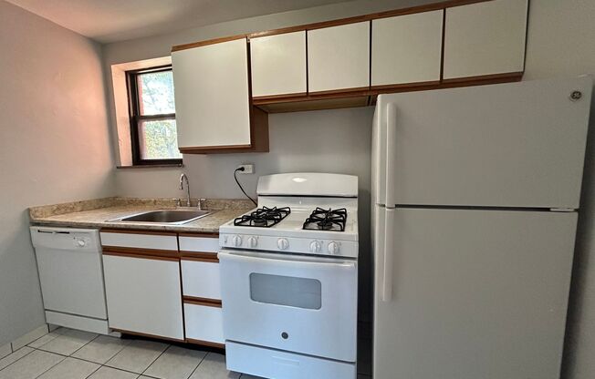 2 beds, 1 bath, 800 sqft, $1,790, Unit 6236 Fifth Ave. #201A