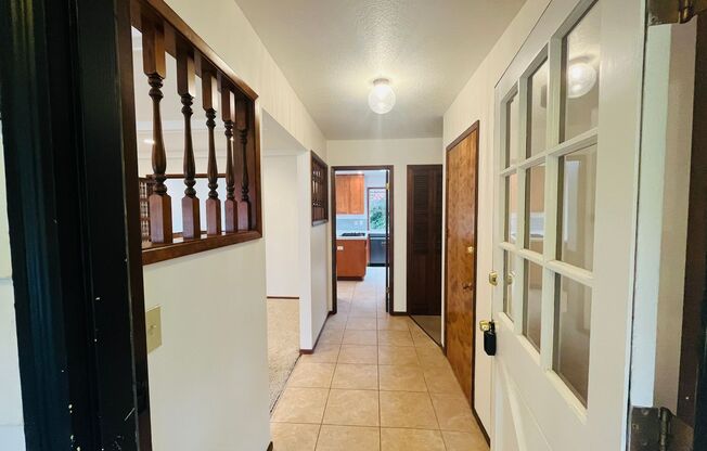 Charming One-Level Home in Garden Home — Near Washington Square & Trader Joe’s! Landscaping Included + $500 Off First Month’s Rent!