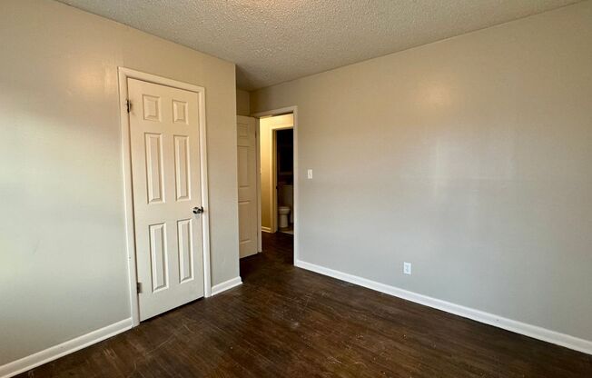 3 beds, 1 bath, $995