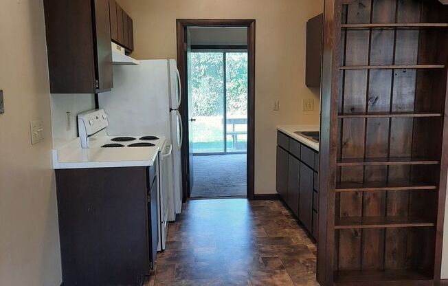 1 bed, 1 bath, $895, Unit #8