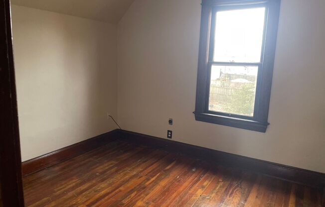 4 beds, 1 bath, $1,500