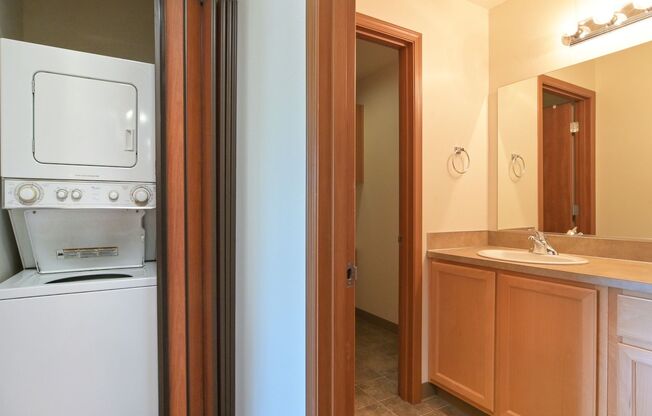 2 beds, 1 bath, $1,700, Unit 303
