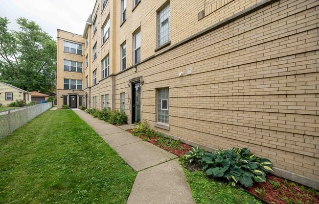 Updated Apartments on the Chicago and Oak Park Border With Central Air