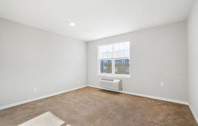 1 bed, 1 bath, 918 sqft, $2,220, Unit 4205