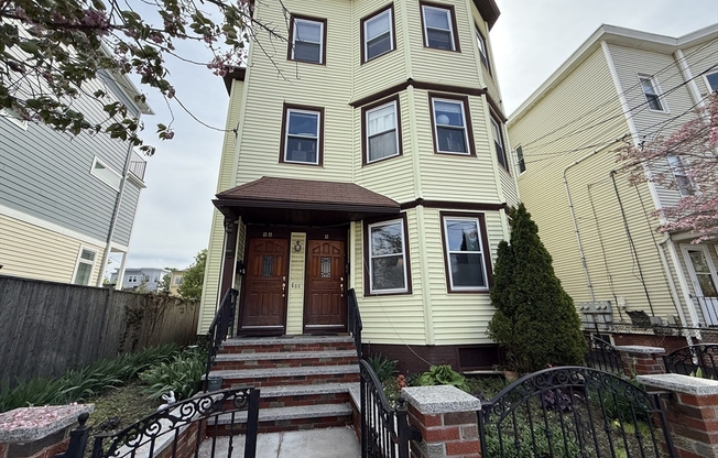 9 ROSSMORE ST