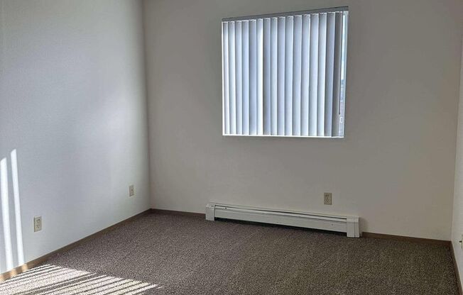 2 beds, 1 bath, $1,025, Unit 1704-202