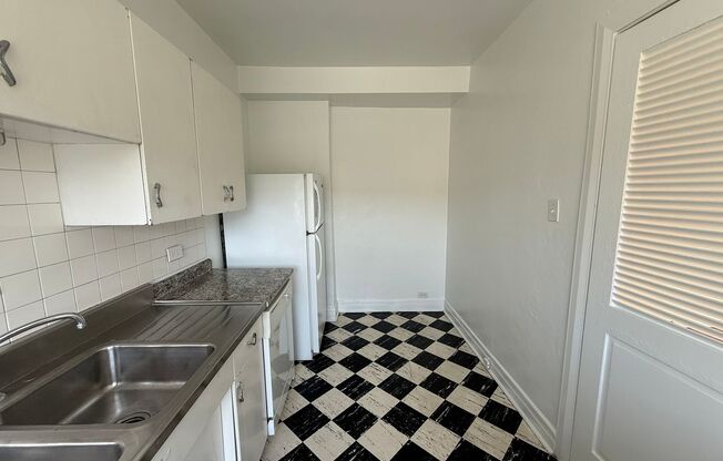 1 bed, 1 bath, 572 sqft, $1,510, Unit Old King Edward 21