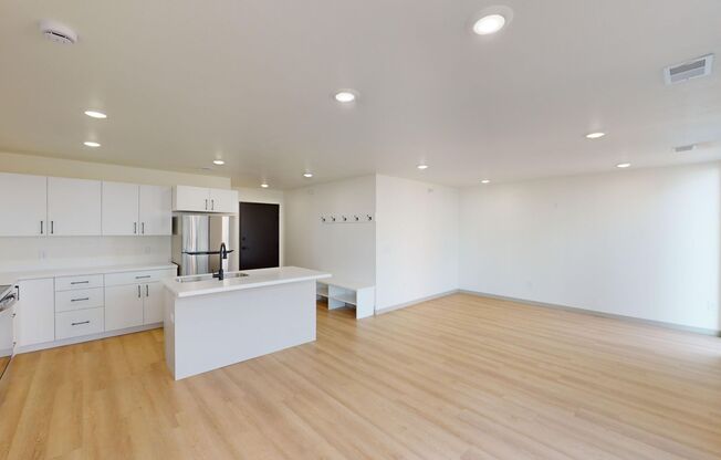 2 beds, 2 baths, 1,021 sqft, $1,740, Unit 6400-204