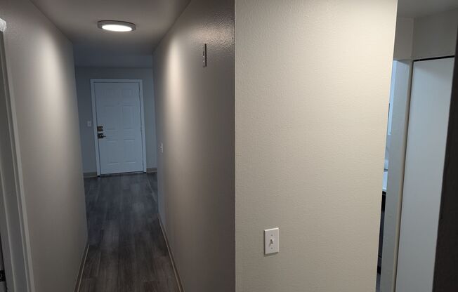 2 beds, 1 bath, 886 sqft, $1,875, Unit J201