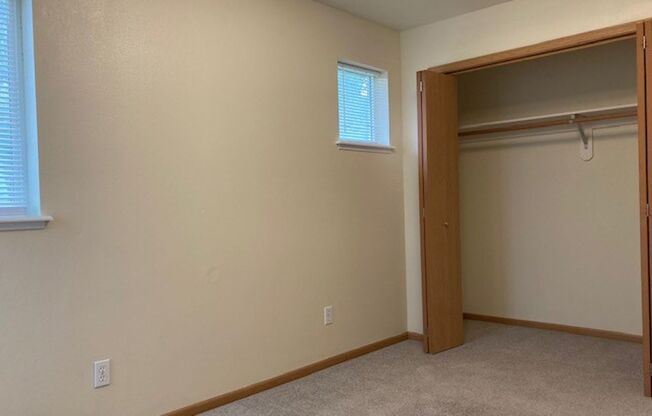 2 beds, 1 bath, 868 sqft, $1,900, Unit 6