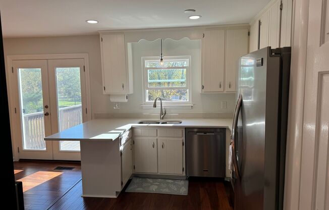 Cute Remodeled Ranch in Bellevue Cul-de-Sac