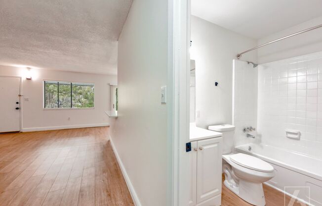 2 beds, 1 bath, 829 sqft, $1,900, Unit 615#C6