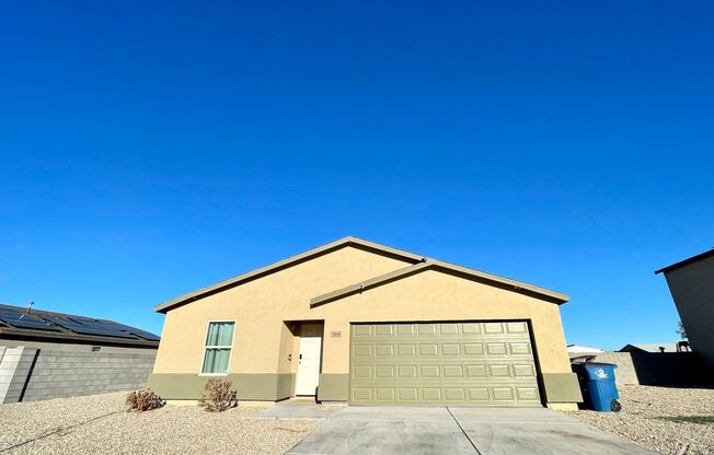 New 4 Bedroom Home in Bullhead City! AVAILABLE FURNISHED OR UNFURNISHED!
