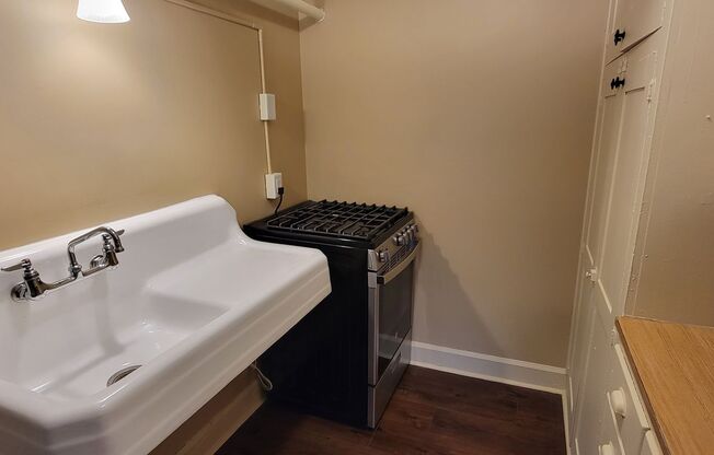 Studio, 1 bath, 650 sqft, $895, Unit DNS Unit 102 A650 Studio