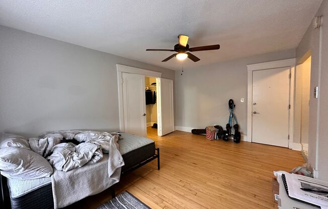 Studio, 1 bath, 300 sqft, $1,450, Unit Unit 405