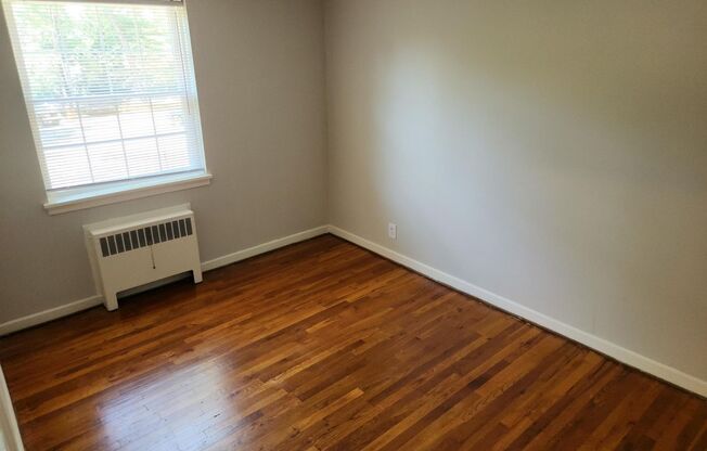 2 beds, 1 bath, 897 sqft, $2,135, Unit E-08