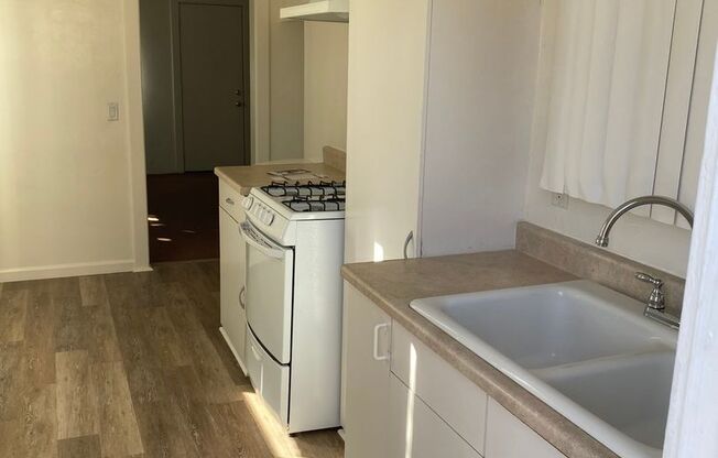 2 beds, 1 bath, $2,400