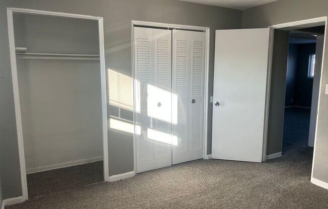 2 beds, 1 bath, 750 sqft, $1,070, Unit B11 1033 11