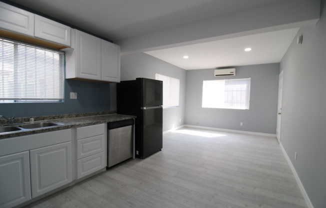 1 bed, 1 bath, 700 sqft, $2,050, Unit 2