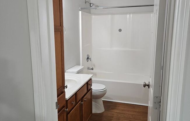2 beds, 2 baths, 1,001 sqft, $995, Unit 4266 Apt 12