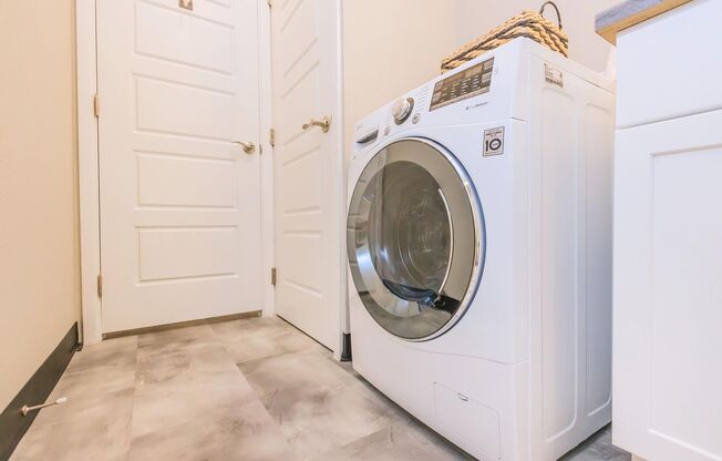 Studio, 1 bath, 655 sqft, $700, Unit 1705