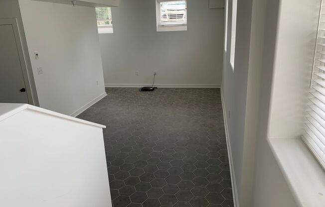 1 bed, 1 bath, 581 sqft, $800, Unit 107