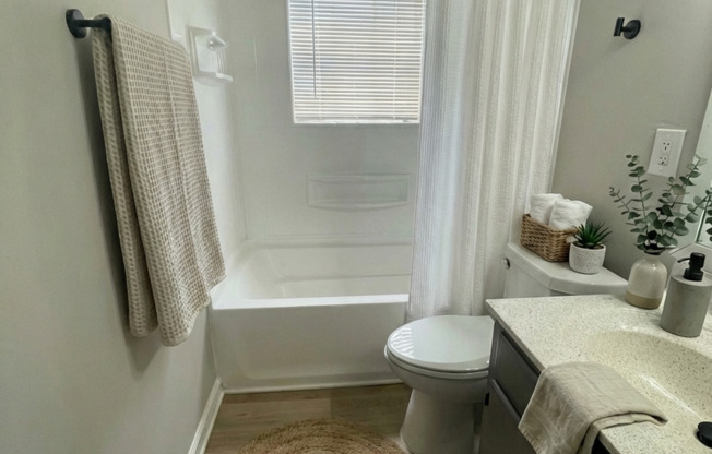 2 beds, 1 bath, 830 sqft, $1,250, Unit O07