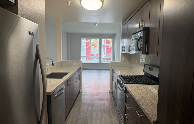 1 bed, 1.5 baths, 889 sqft, $2,740, Unit 256