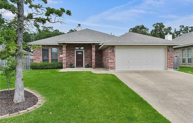 Spacious 4 bed, 2 bath home in College Station!