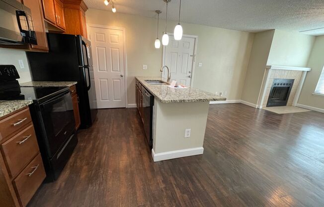 1 bed, 1 bath, 652 sqft, $1,325, Unit #707