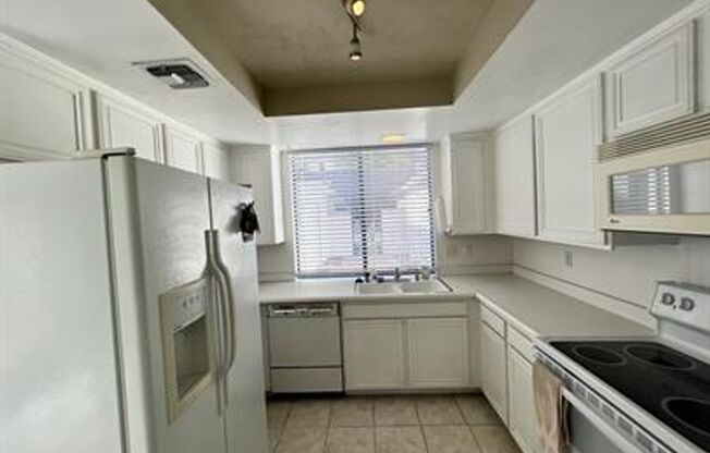 Spacious single story townhouse