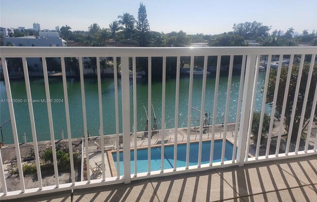 110 S Shore Dr Apt 3A