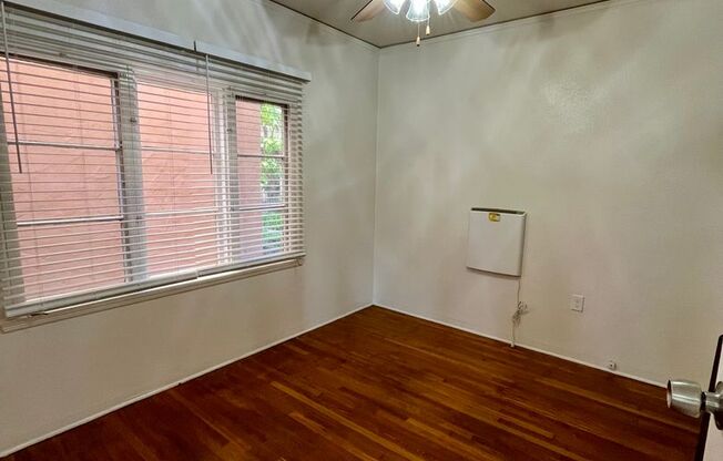 Large Private 1 Bed/ 1 Bath-Bankers Hill