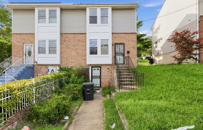 910 SOUTHERN AVE SE