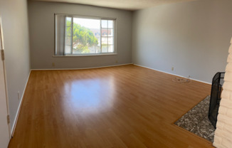 2 beds, 1.5 baths, $3,600, Unit B