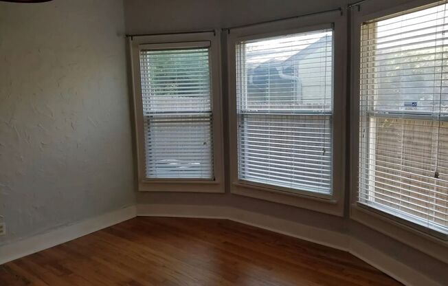 2 beds, 1 bath, $1,600