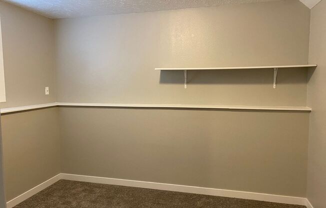 Studio, 1 bath, 550 sqft, $1,000