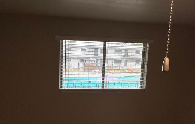 2 beds, 1 bath, 810 sqft, $1,195, Unit 17