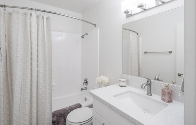 Knolls on Elm Apartments