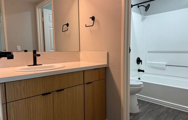 2 beds, 1 bath, 875 sqft, $2,595, Unit 226
