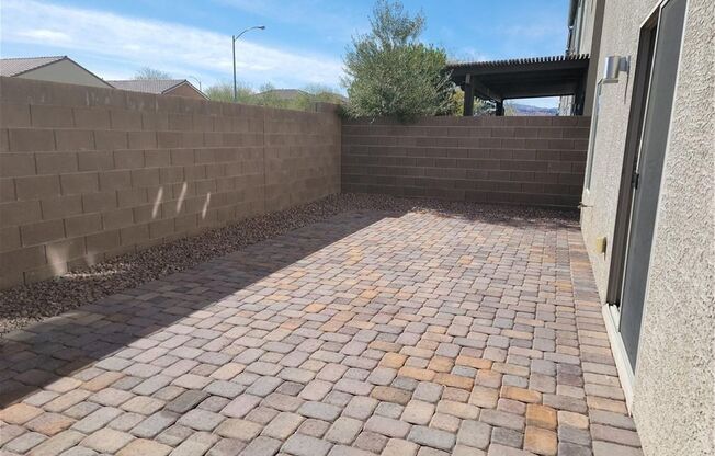 GORGEOUS TRI-LEVEL HOME LOCATED IN THE SW AREA!!