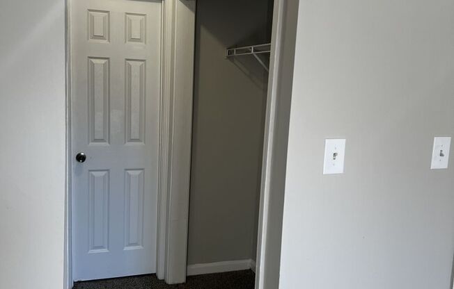 2 beds, 1 bath, 805 sqft, $899, Unit I113