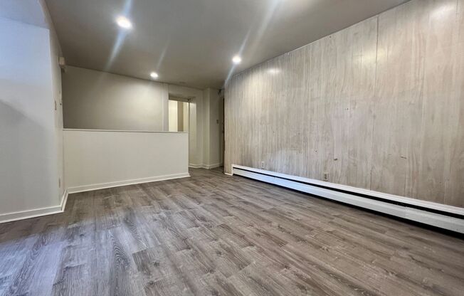 Spacious 2 Bedroom in Oakland! Equipped Kitchen & HEAT Included! Call Today!